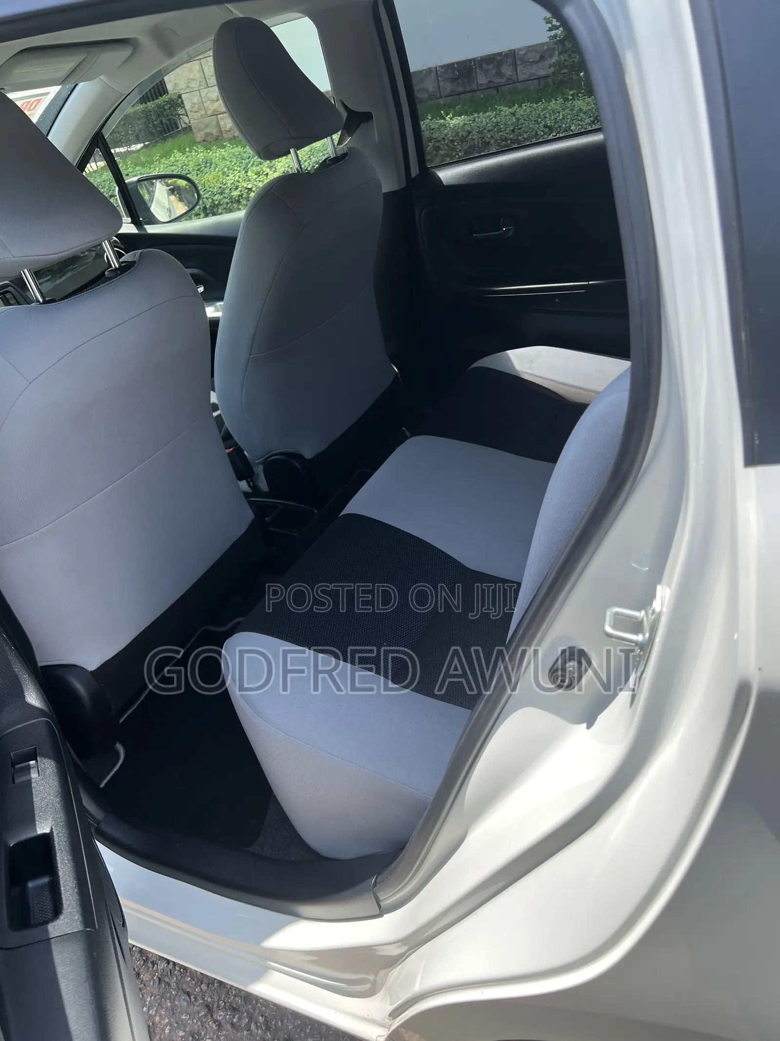 Toyota Vitz 1.3 AWD 5dr 2015 White