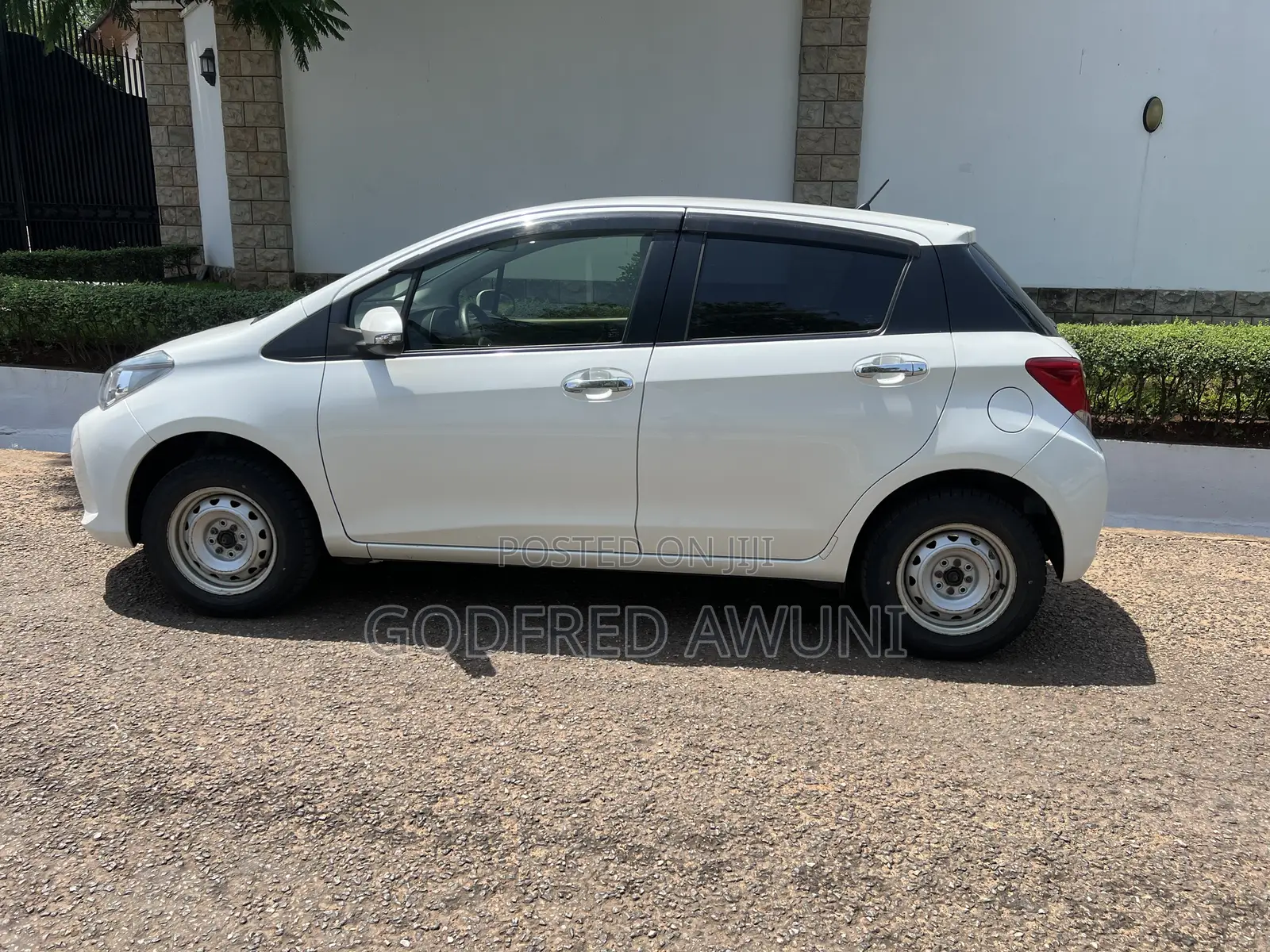 Toyota Vitz 1.3 AWD 5dr 2015 White