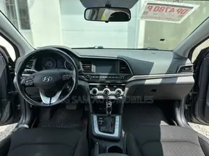 Hyundai Elantra Limited 2020 Gray