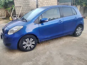 Toyota Vitz 1.3 FWD 3dr 2010 Blue