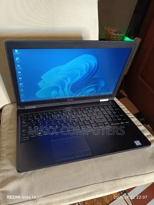 Laptop Dell Latitude 5590 8GB Intel Core i7 HDD+SSD 500GB