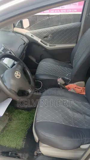 Toyota Vitz 1.3 AWD 3dr 2010 Silver