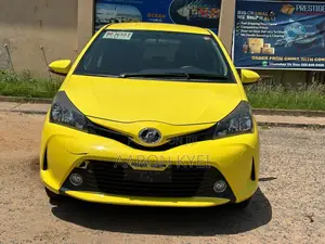 Toyota Vitz 1.3 FWD 3dr 2015 Yellow