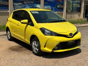 Toyota Vitz 1.3 FWD 3dr 2015 Yellow