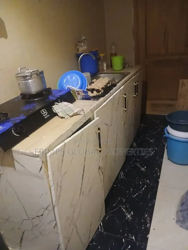 Mini Flat in West Hills Mall Area for rent