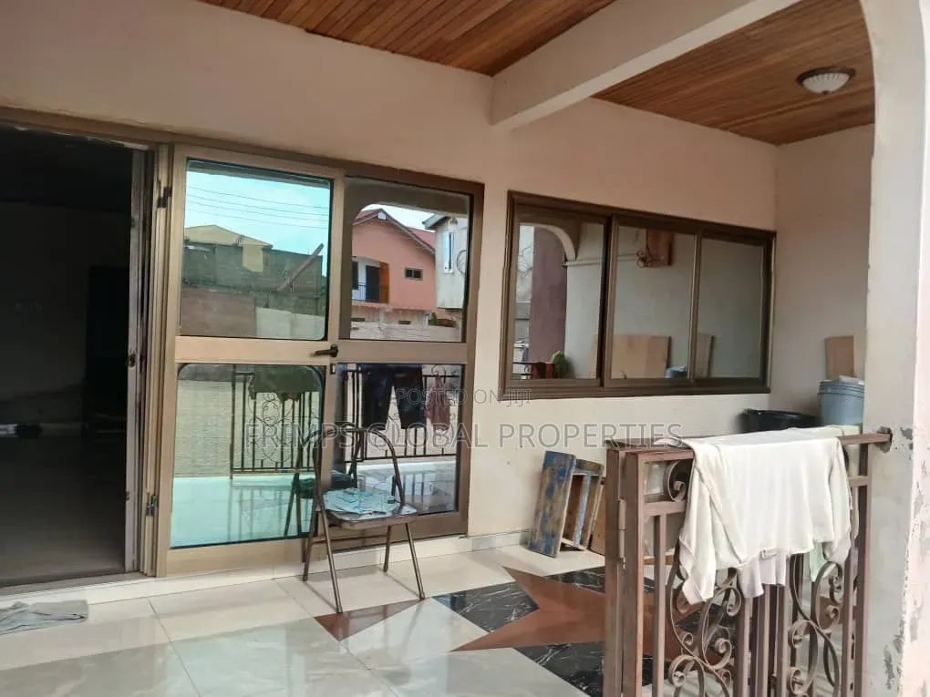 Mini Flat in West Hills Mall Area for rent