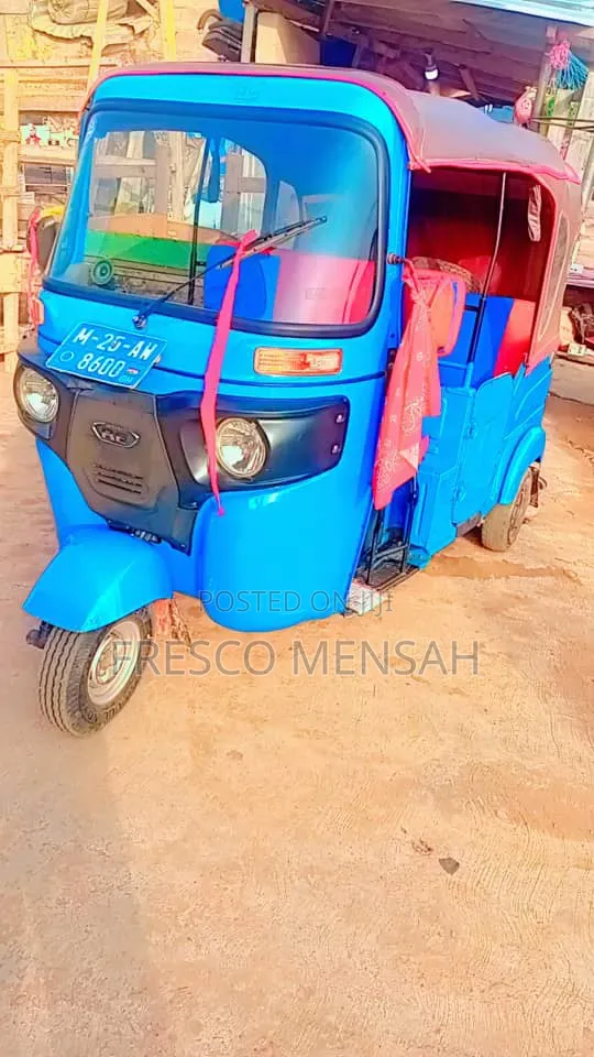 Bajaj RE 2025 Blue