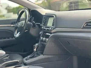 Hyundai Elantra SEL 2019