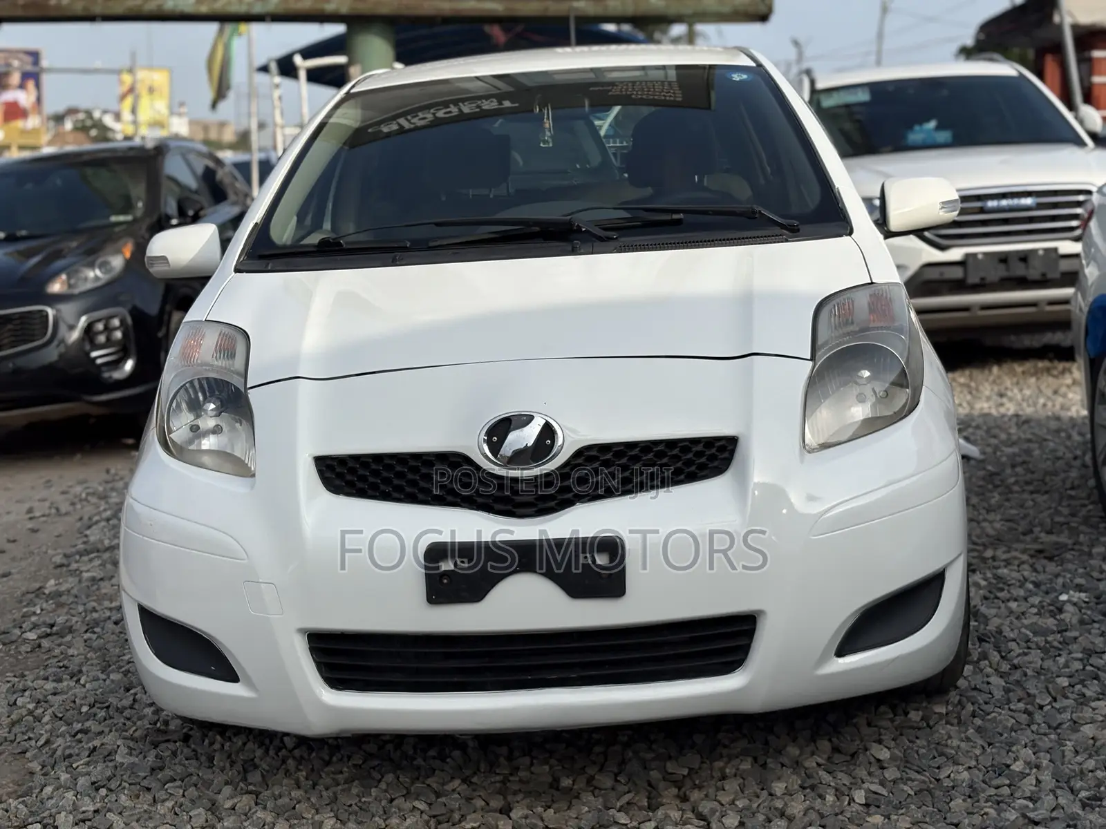 Toyota Vitz 2010 White
