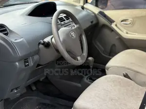 Toyota Vitz 2010 White