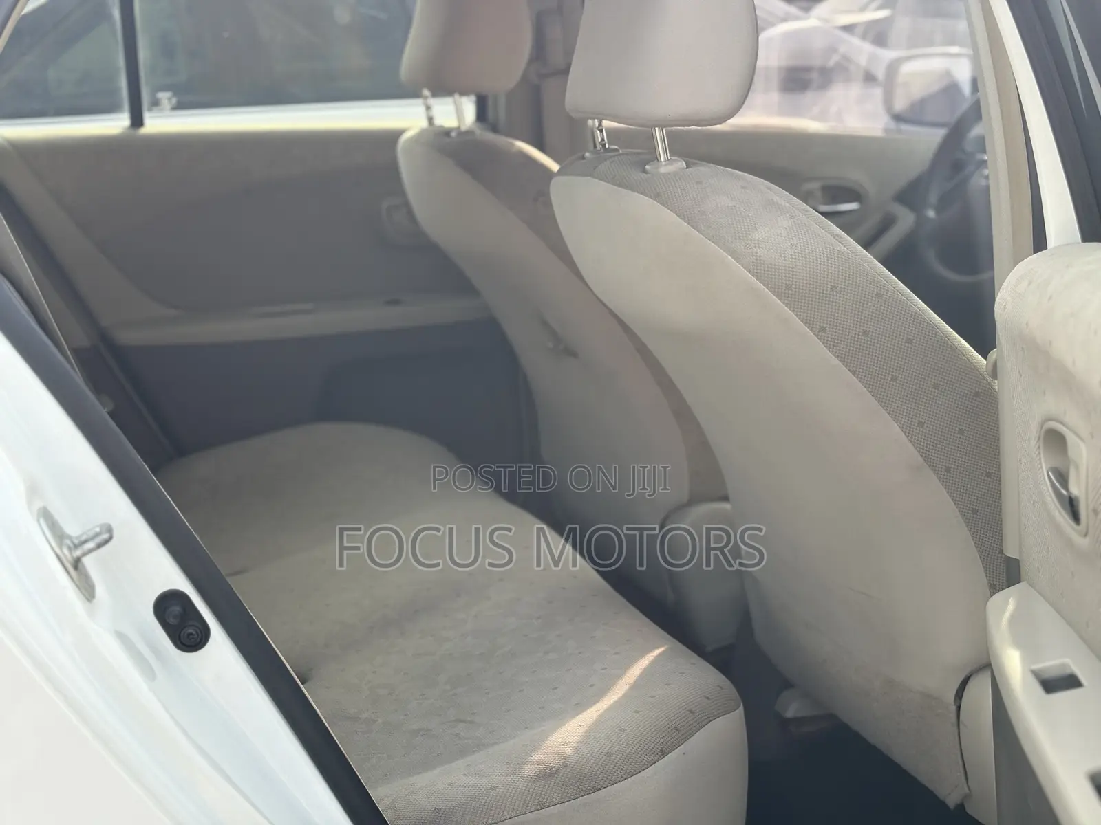 Toyota Vitz 2010 White
