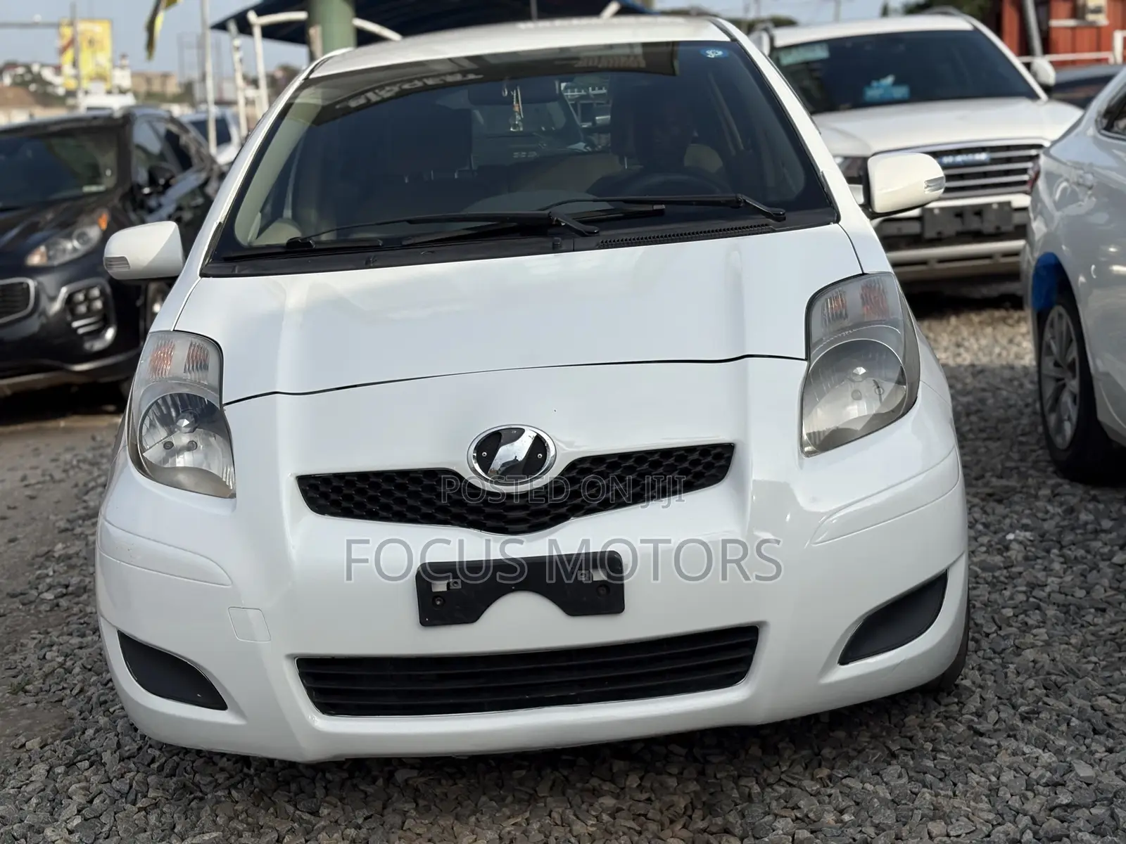 Toyota Vitz 2010 White