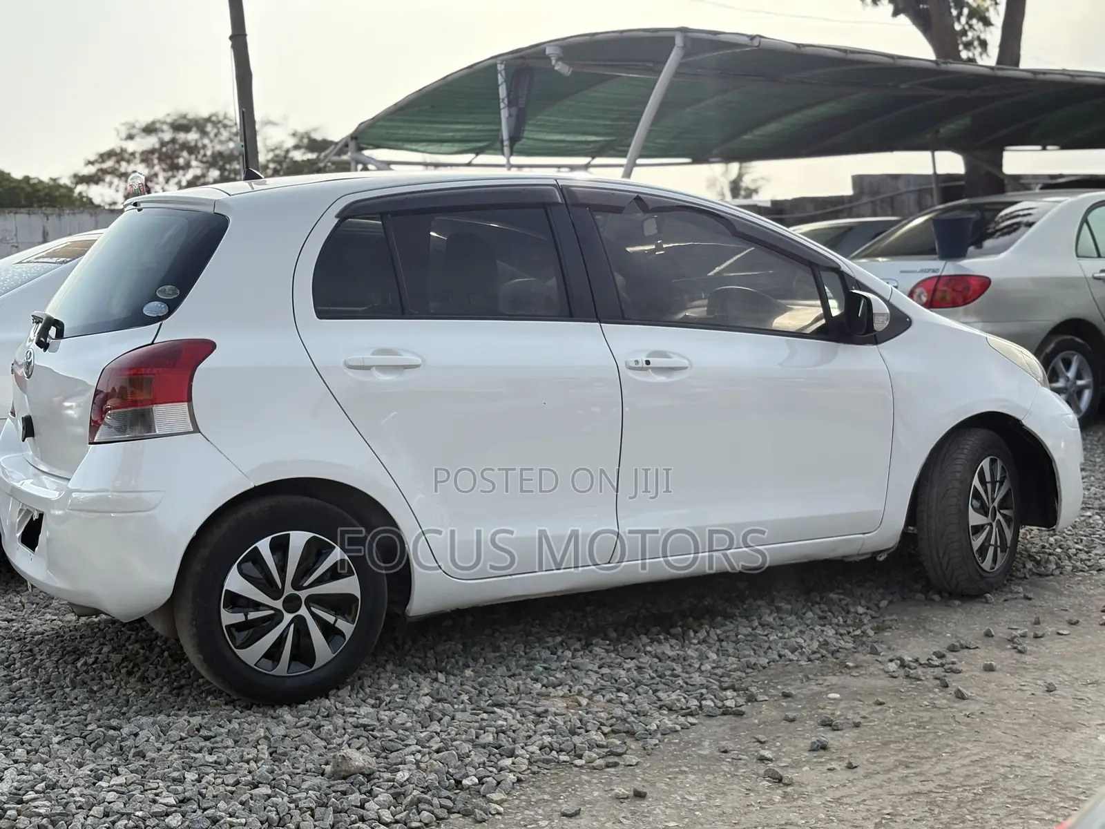 Toyota Vitz 2010 White