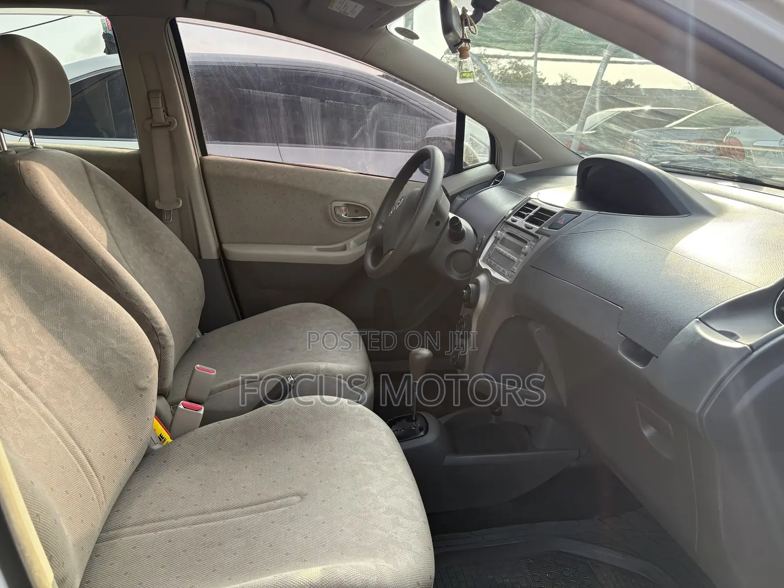 Toyota Vitz 2010 White