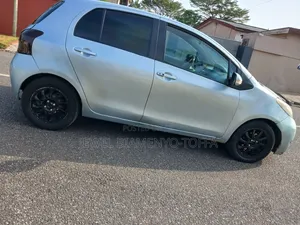 Toyota Vitz 1.0 FWD 3dr 2009 Silver