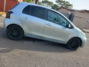 Toyota Vitz 1.0 FWD 3dr 2009 Silver