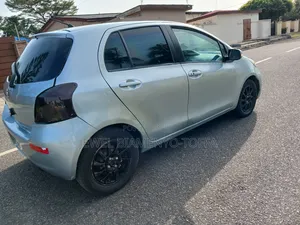 Toyota Vitz 1.0 FWD 3dr 2009 Silver