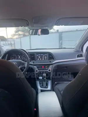 Hyundai Elantra SE Sedan FWD (2.0L 4cyl 6M) 2017 White