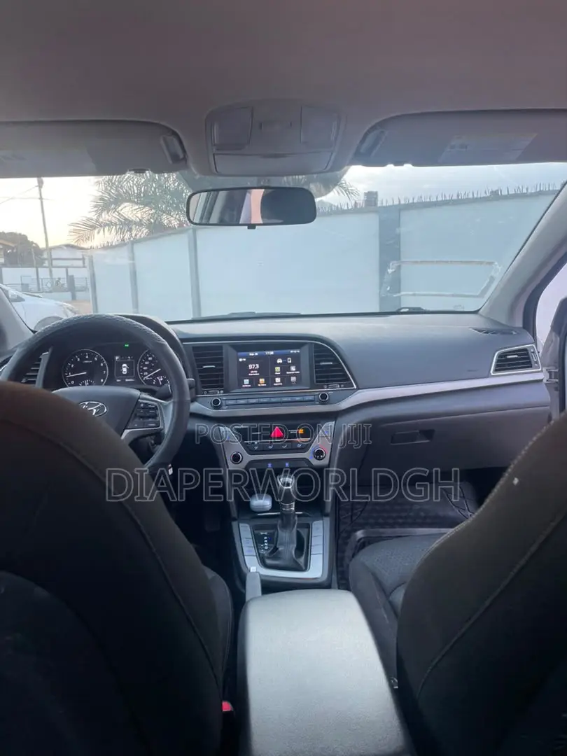 Hyundai Elantra SE Sedan FWD (2.0L 4cyl 6M) 2017 White