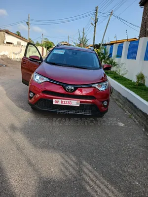 Toyota RAV4 LE 4dr SUV (2.5L 4cyl 6A) 2018 Red