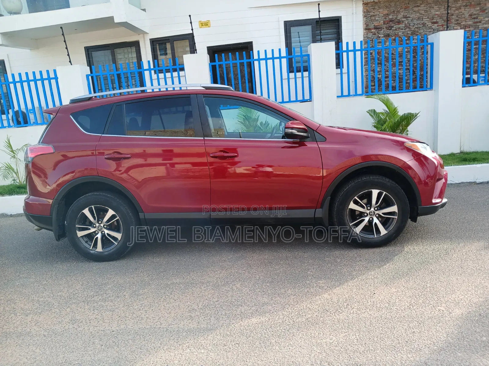 Toyota RAV4 LE 4dr SUV (2.5L 4cyl 6A) 2018 Red