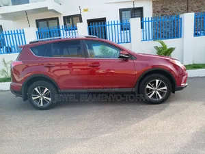 Toyota RAV4 LE 4dr SUV (2.5L 4cyl 6A) 2018 Red