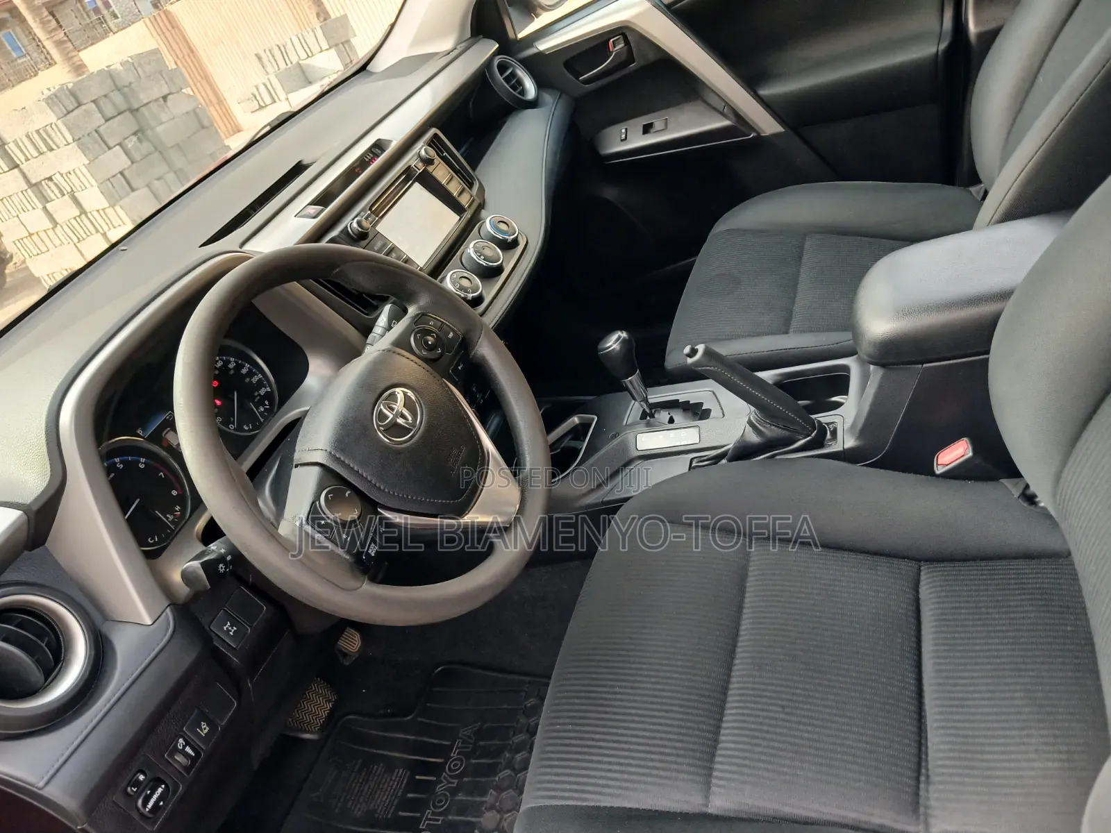 Toyota RAV4 LE 4dr SUV (2.5L 4cyl 6A) 2018 Red