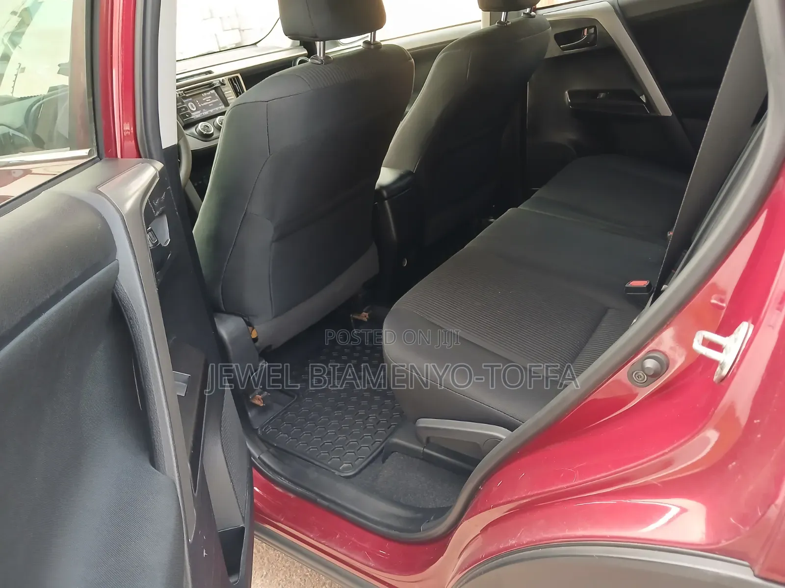 Toyota RAV4 LE 4dr SUV (2.5L 4cyl 6A) 2018 Red