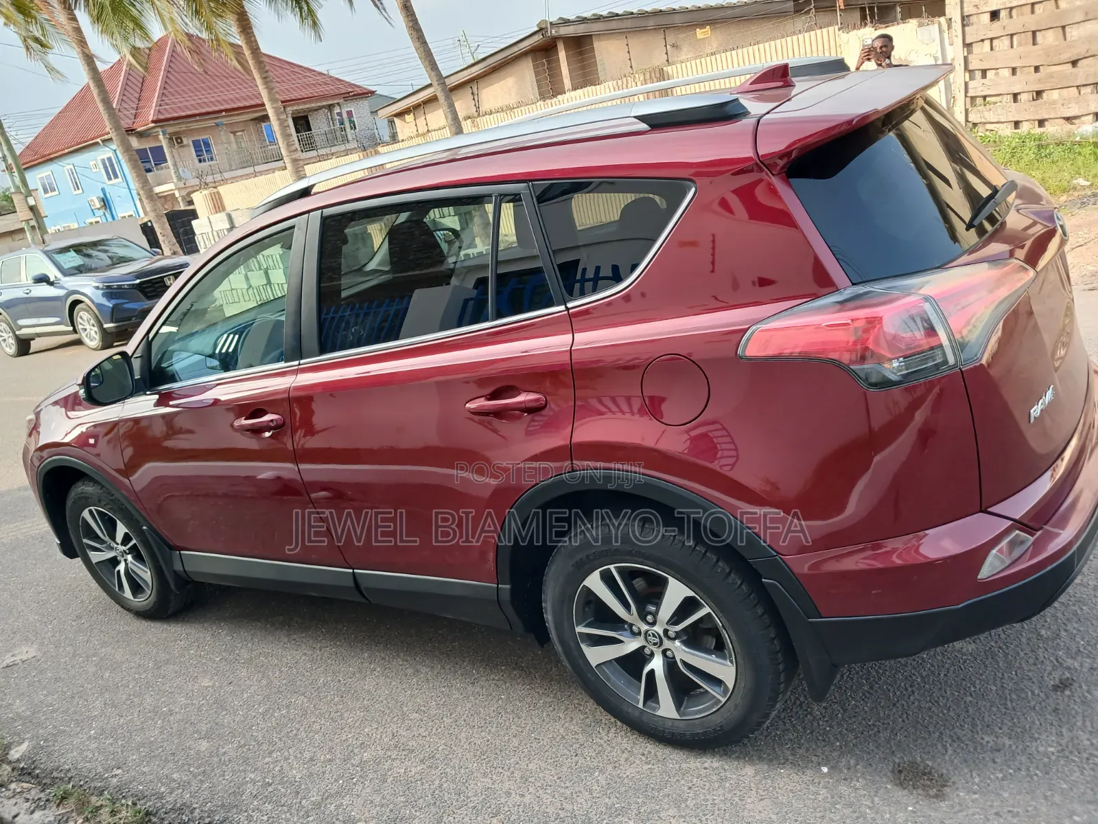 Toyota RAV4 LE 4dr SUV (2.5L 4cyl 6A) 2018 Red