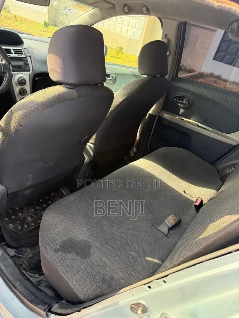 Toyota Vitz 2010 Gray