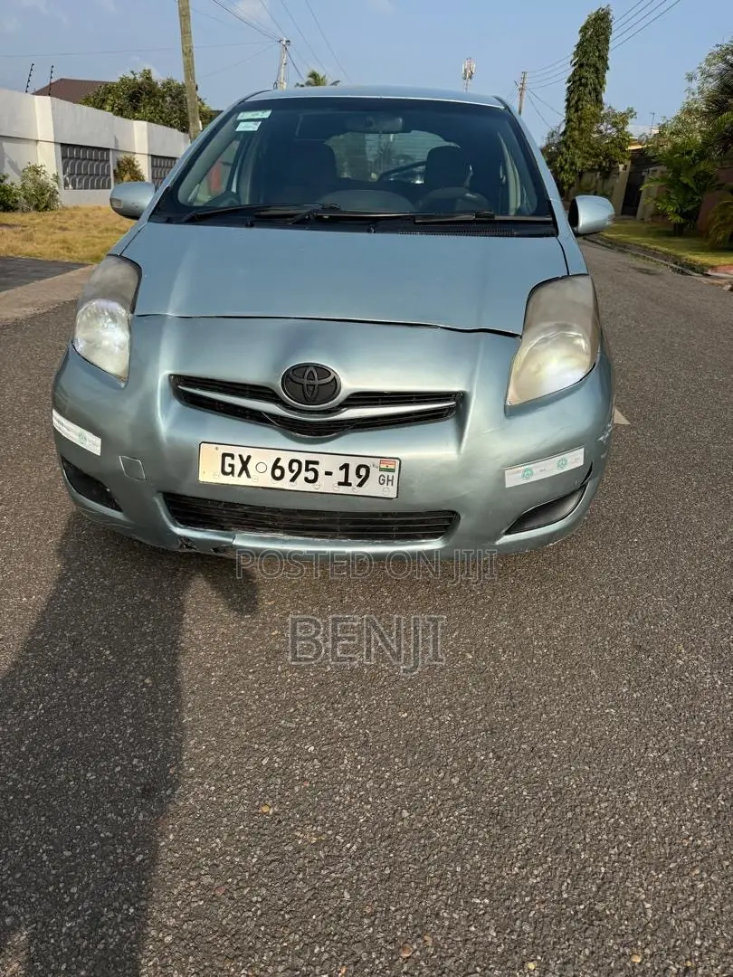 Toyota Vitz 2010 Gray