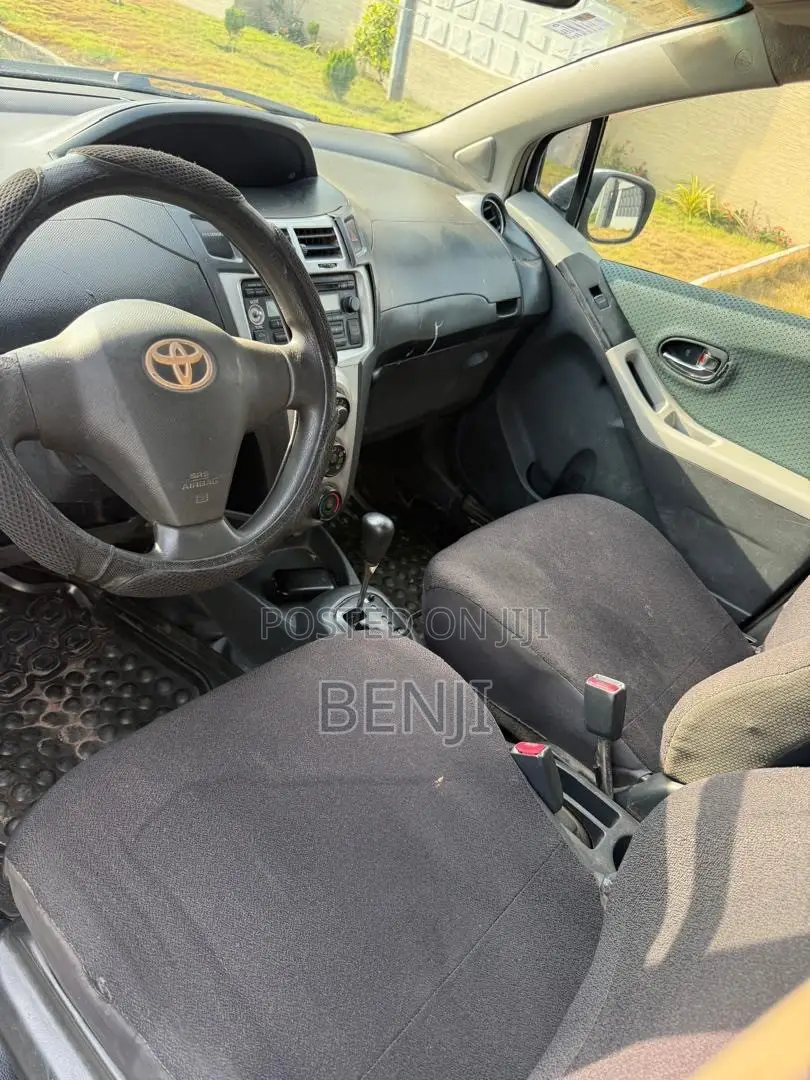 Toyota Vitz 2010 Gray