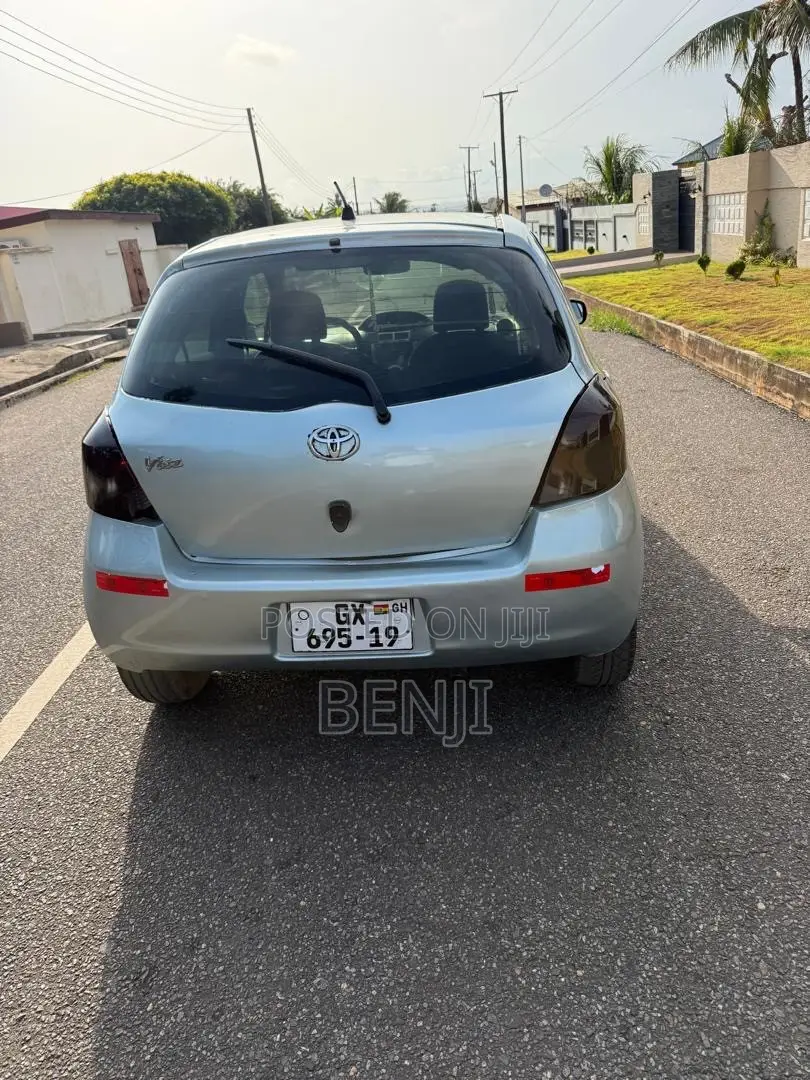 Toyota Vitz 2010 Gray