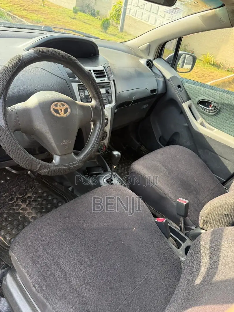 Toyota Vitz 2010 Gray