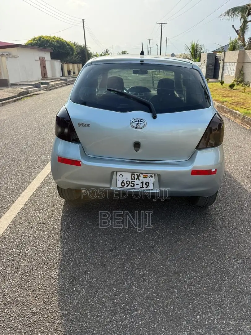 Toyota Vitz 2010 Gray