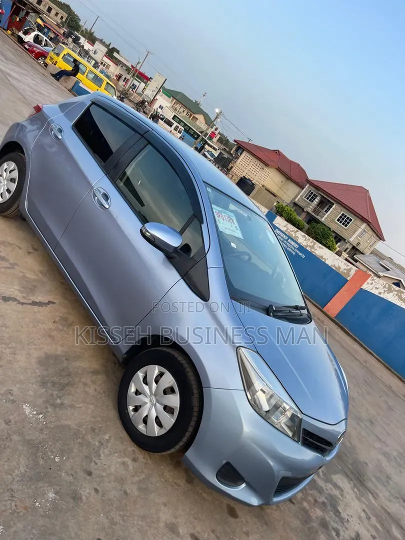 Toyota Vitz 2014 Blue