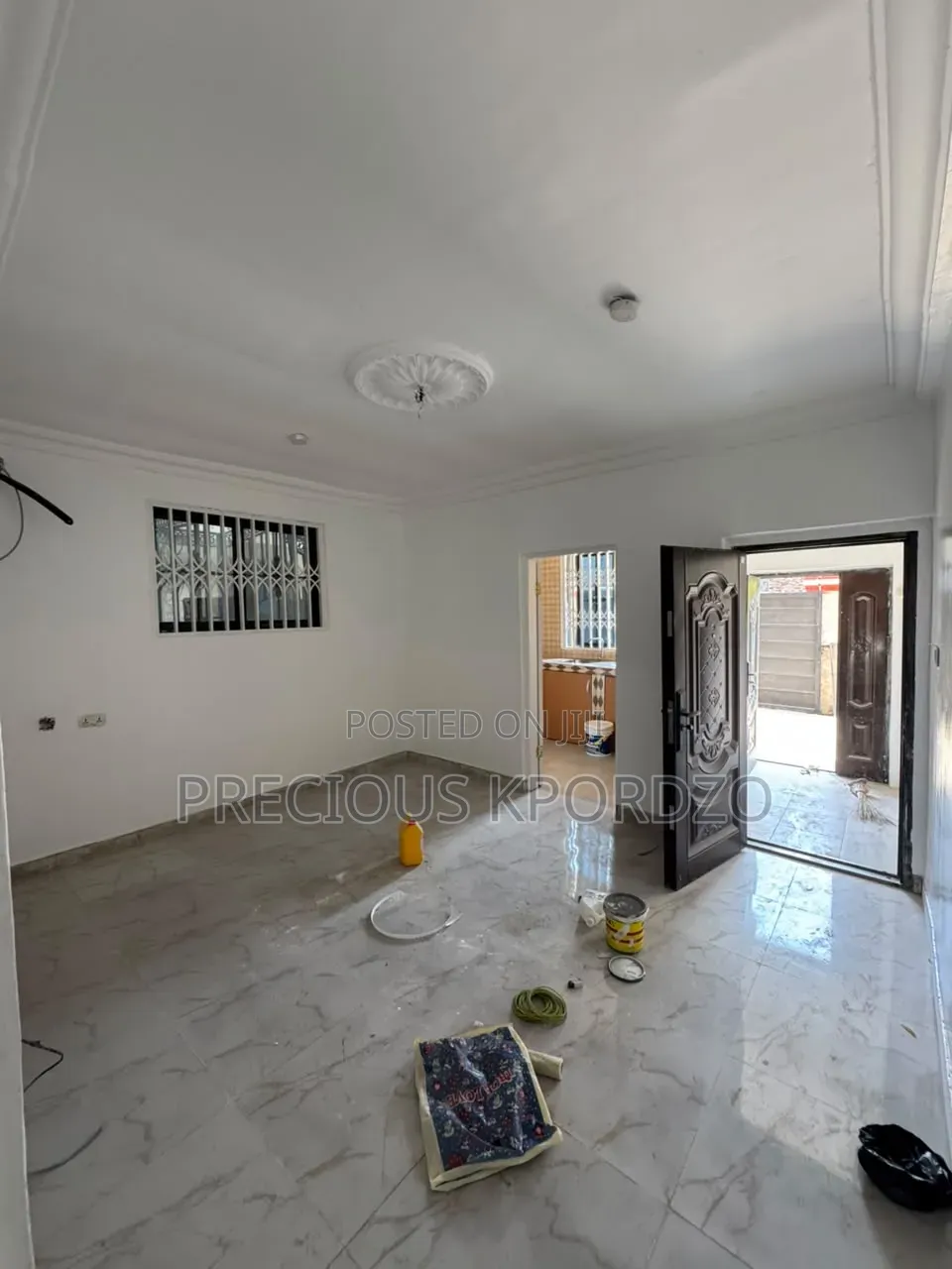1bdrm Room & Parlour in Lakeside Estate for rent