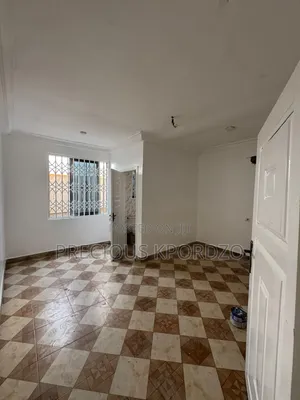 1bdrm Room & Parlour in Lakeside Estate for rent