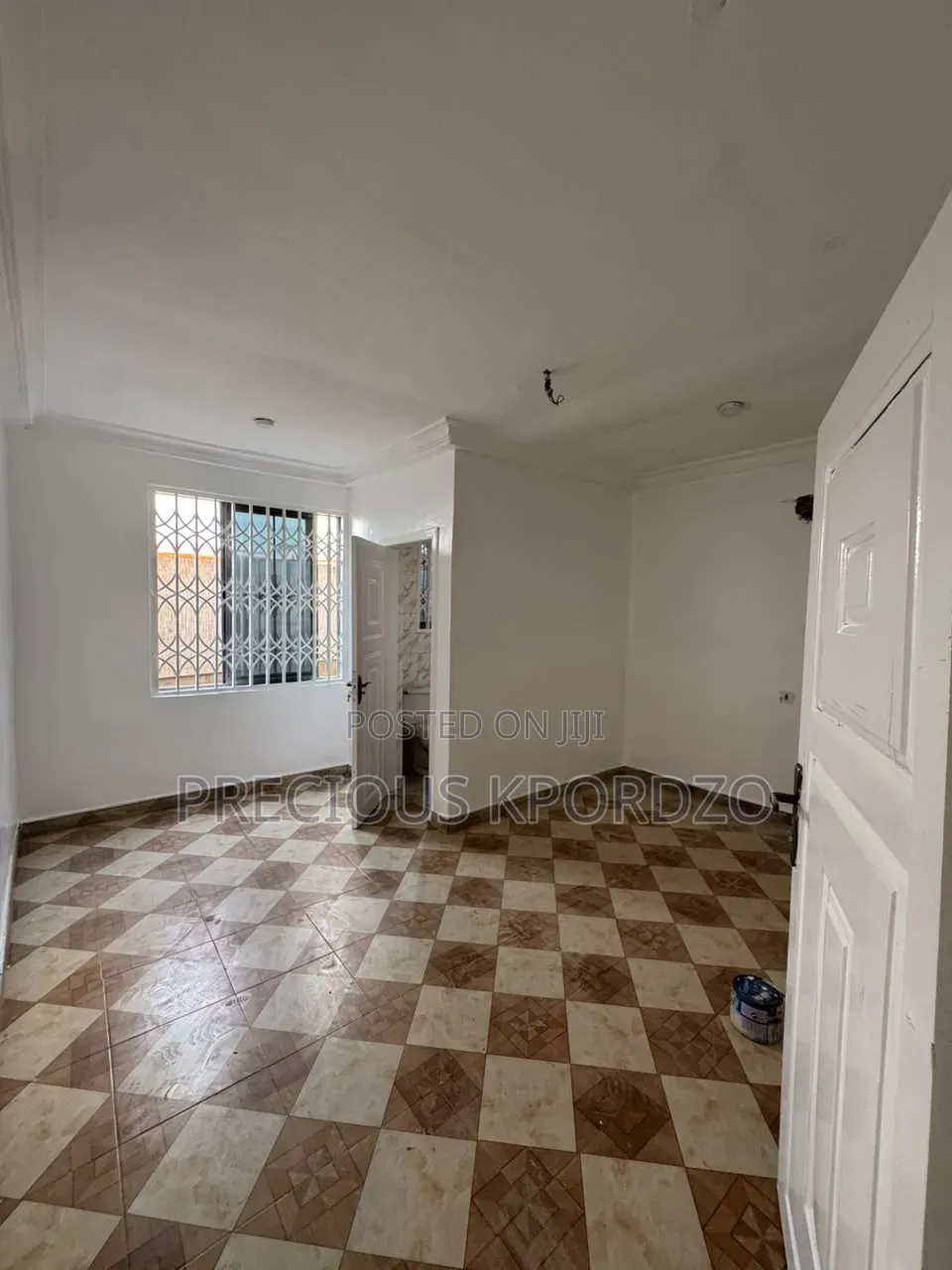 1bdrm Room & Parlour in Lakeside Estate for rent