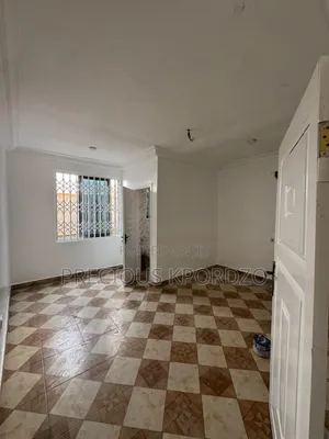 1bdrm Room & Parlour in Lakeside Estate for rent