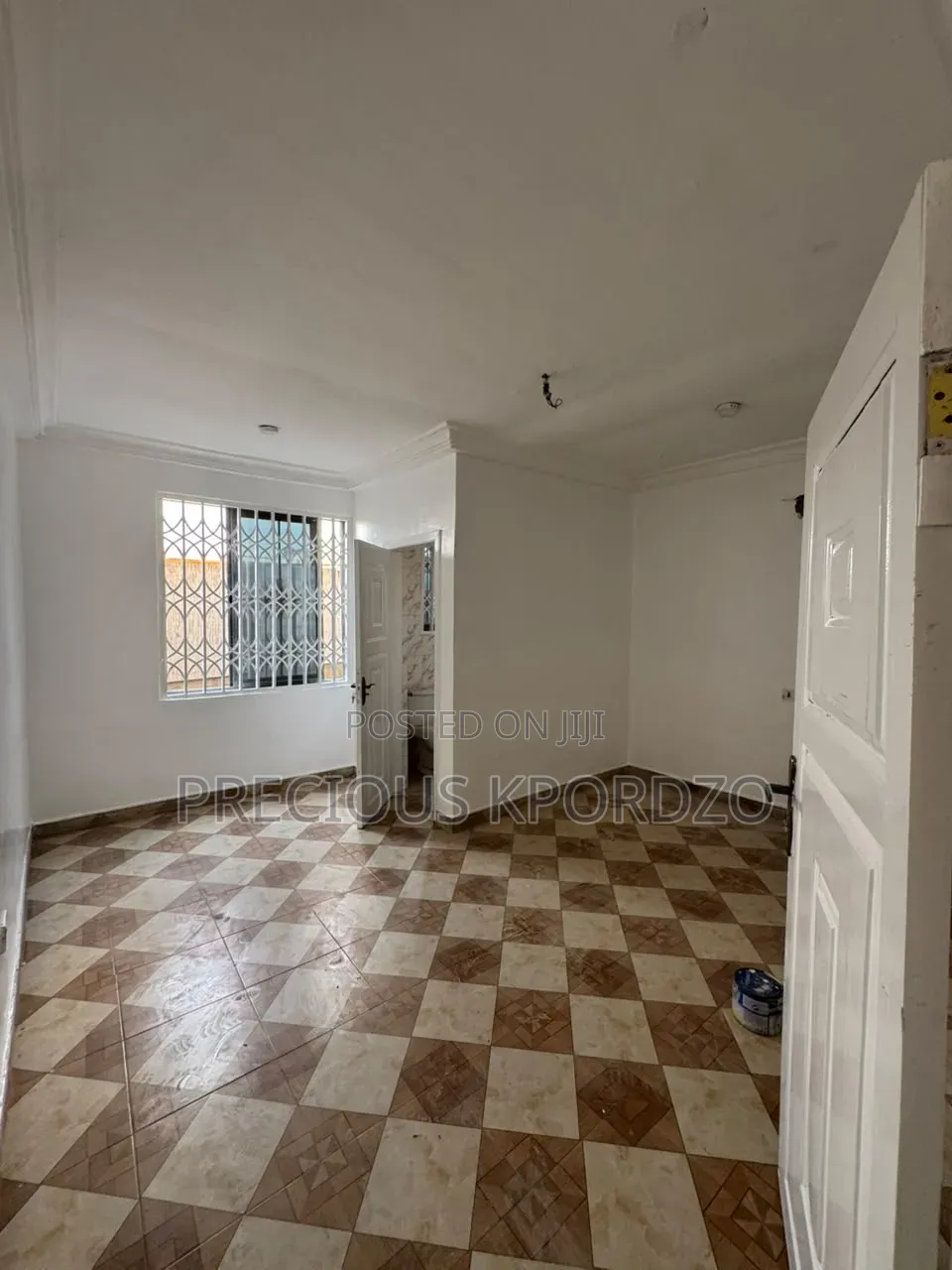 1bdrm Room & Parlour in Lakeside Estate for rent