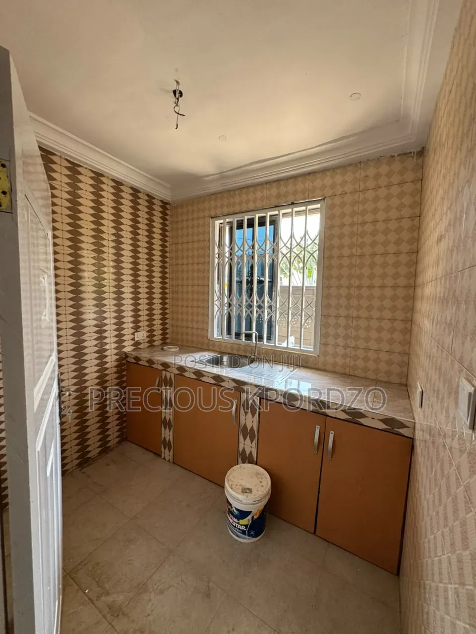 1bdrm Room & Parlour in Lakeside Estate for rent