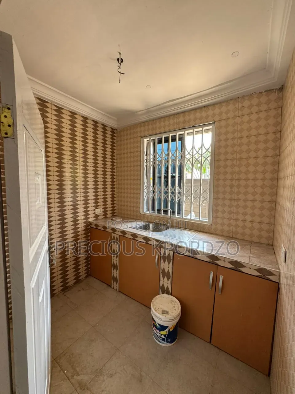 1bdrm Room & Parlour in Lakeside Estate for rent