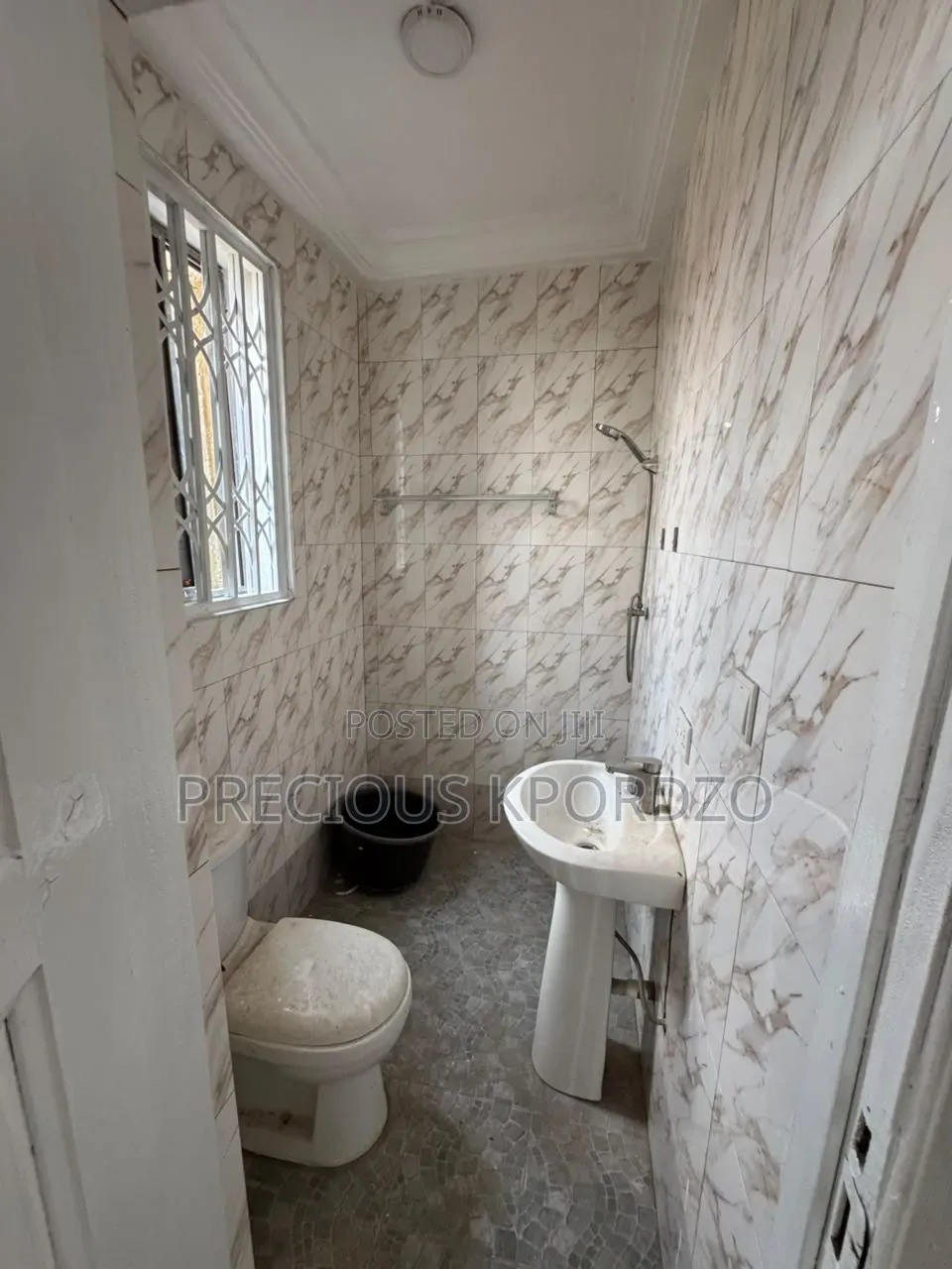 1bdrm Room & Parlour in Lakeside Estate for rent
