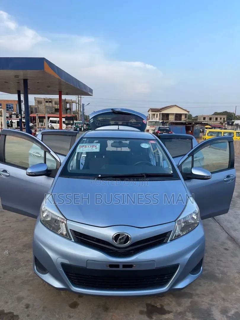 Toyota Vitz 2014 Blue