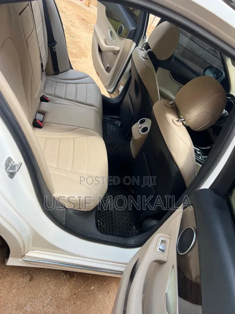 Mercedes-Benz C300 Base AWD 4Matic Sedan (2.0L 4cyl 7A) 2015 White