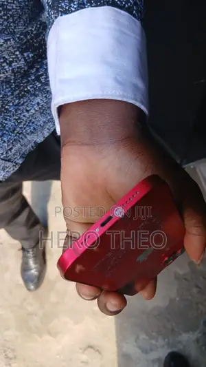 Apple iPhone 13 128 GB Red