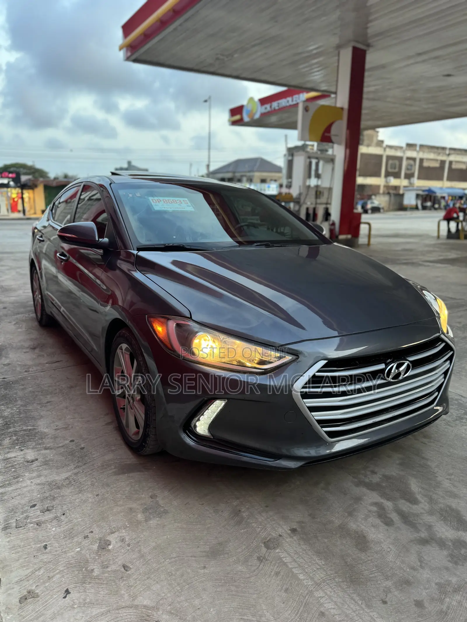 Hyundai Elantra Limited Sedan FWD (2.0L 4cyl 6A) 2017 Gray