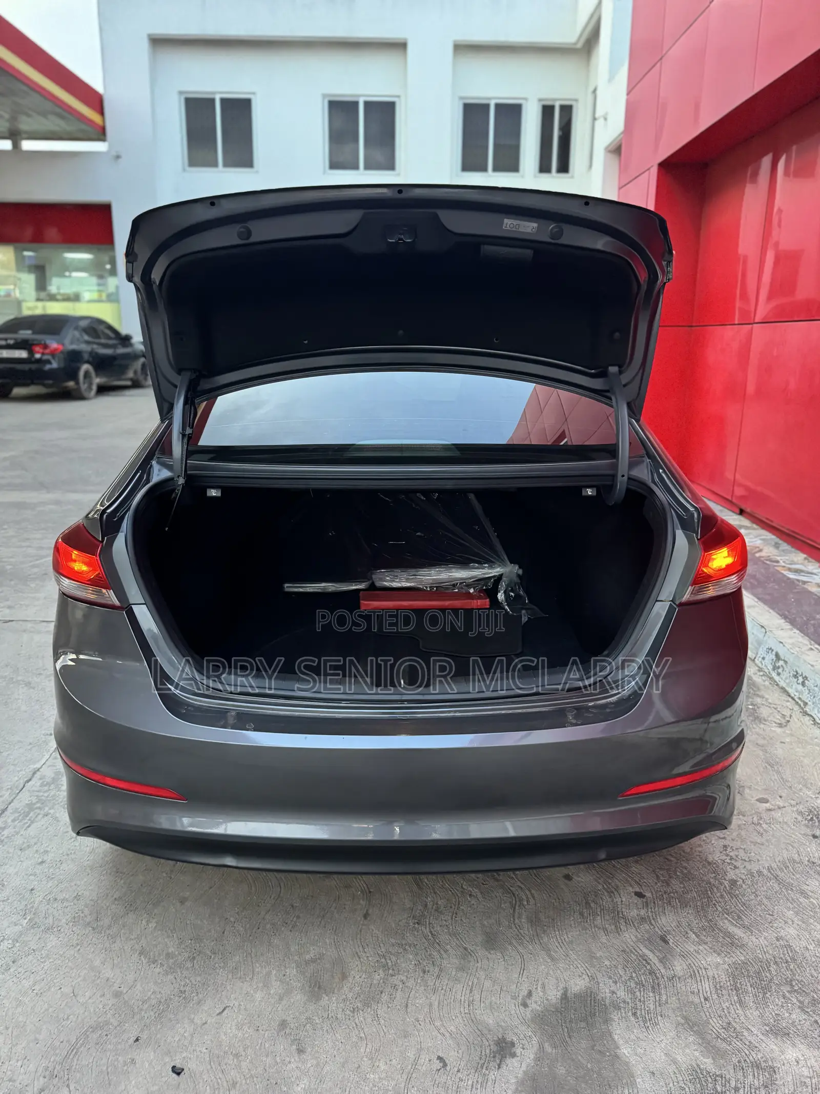 Hyundai Elantra Limited Sedan FWD (2.0L 4cyl 6A) 2017 Gray