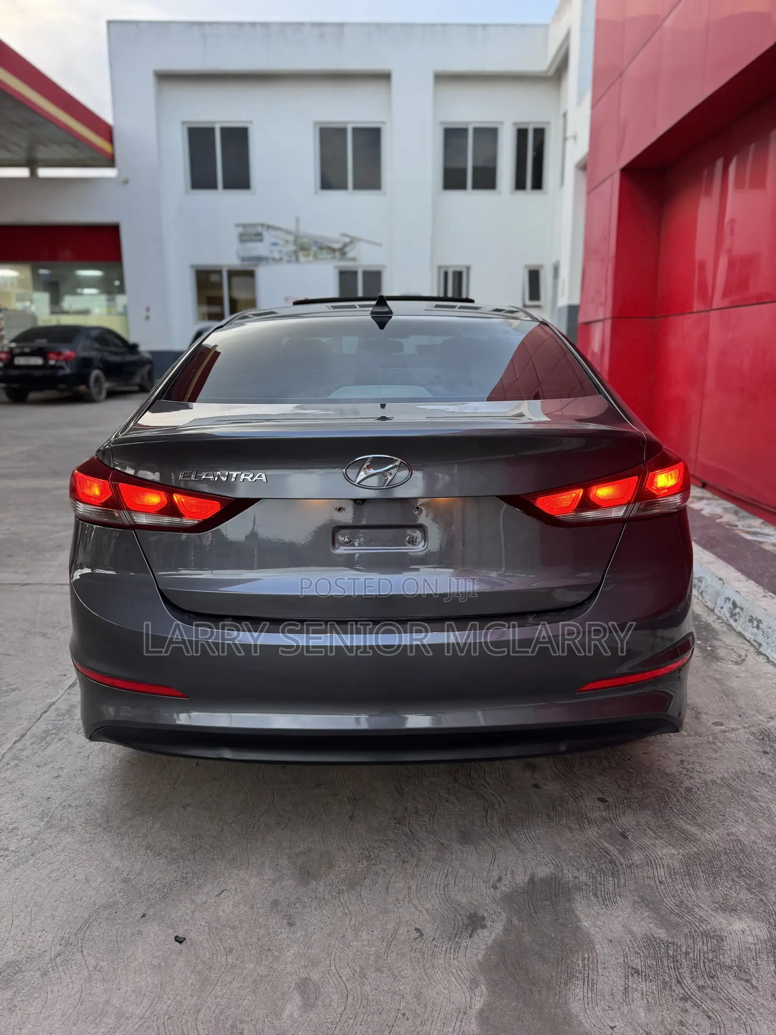 Hyundai Elantra Limited Sedan FWD (2.0L 4cyl 6A) 2017 Gray